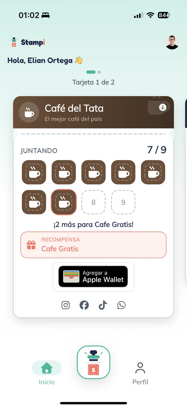 Pantalla de inicio de la app Stampi con la tarjeta de Café del Tata en 7 de 9 sellos y el botón "Agregar a Apple Wallet".