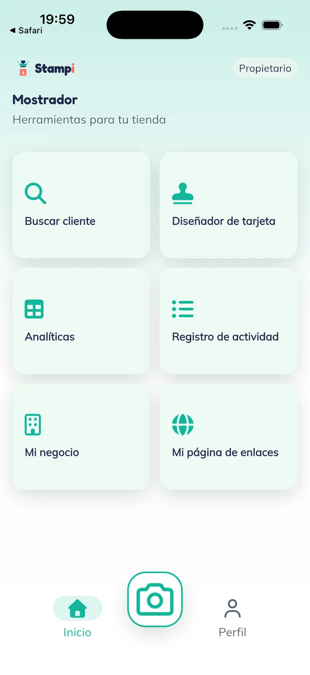 Pantalla Mostrador de Stampi con la cuadrícula de herramientas y, en la barra inferior, un botón de cámara al centro entre Inicio y Perfil.